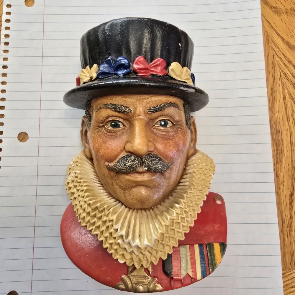 Vintage 1982 Legend Chalkware The Beefeater 6" Authentic